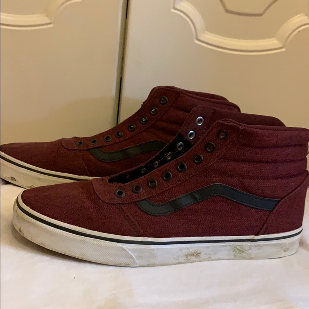 Men’s Maroon high top vans